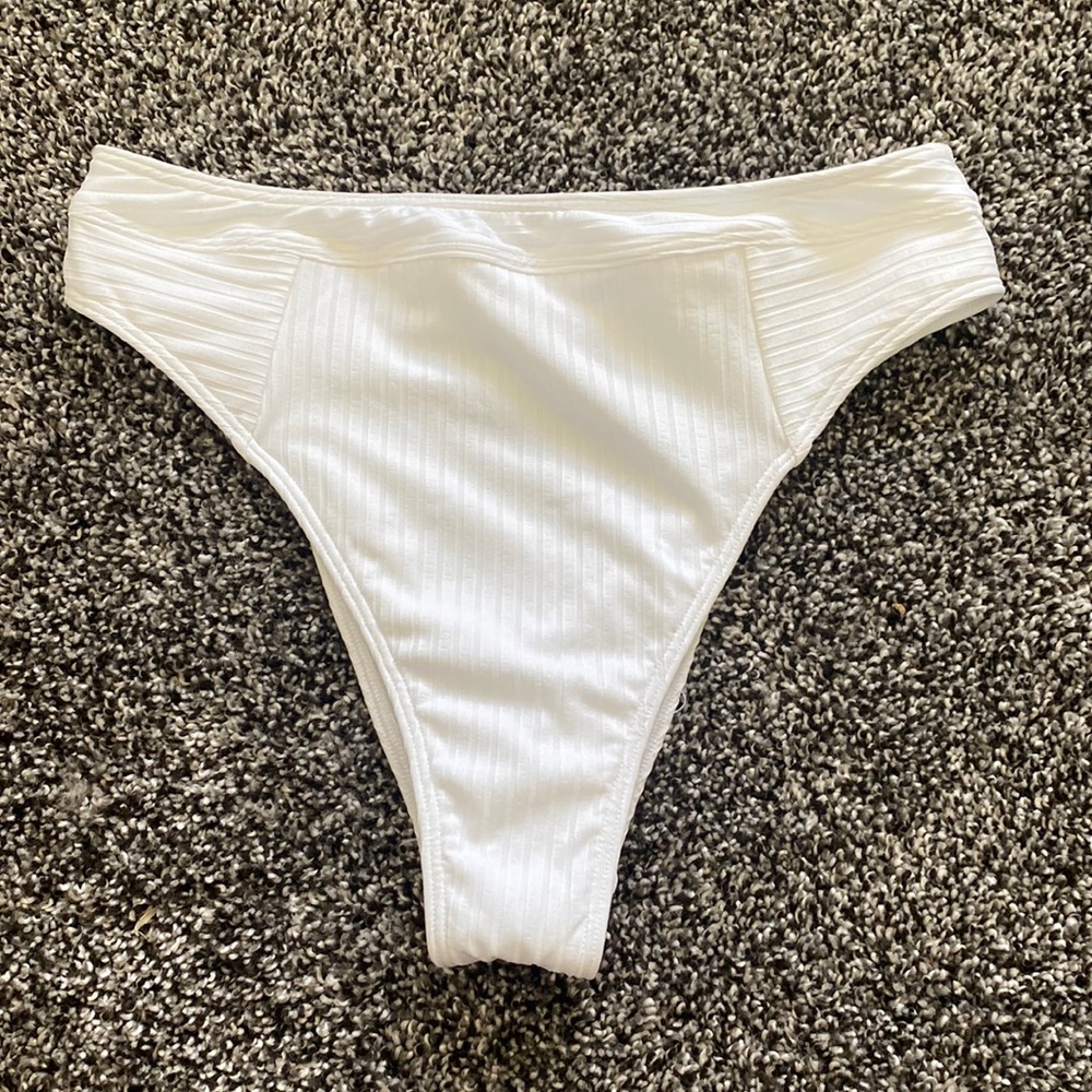 NWT / Abercrombie & Fitch High-Waisted Bikini Bottoms